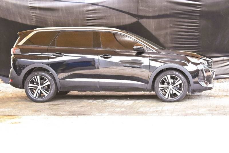 2025 Peugeot 5008 GT thumbnail 5
