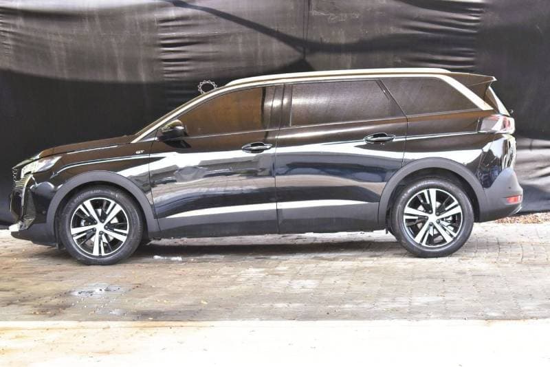 2025 Peugeot 5008 GT thumbnail 3