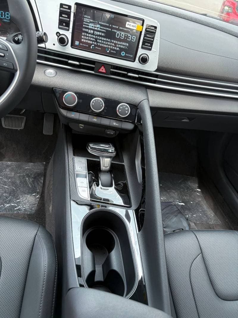 2025 Hyundai Elantra SMART thumbnail 8