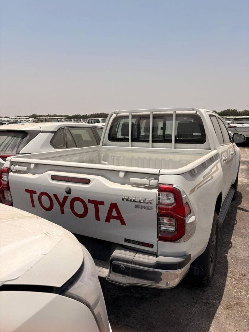 2026 Toyota Hilux thumbnail 4