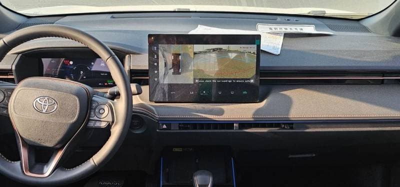 2026 Toyota Frontlander Luxury thumbnail 8