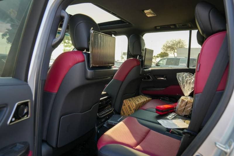 2026 Toyota Land Cruiser VXR thumbnail 6