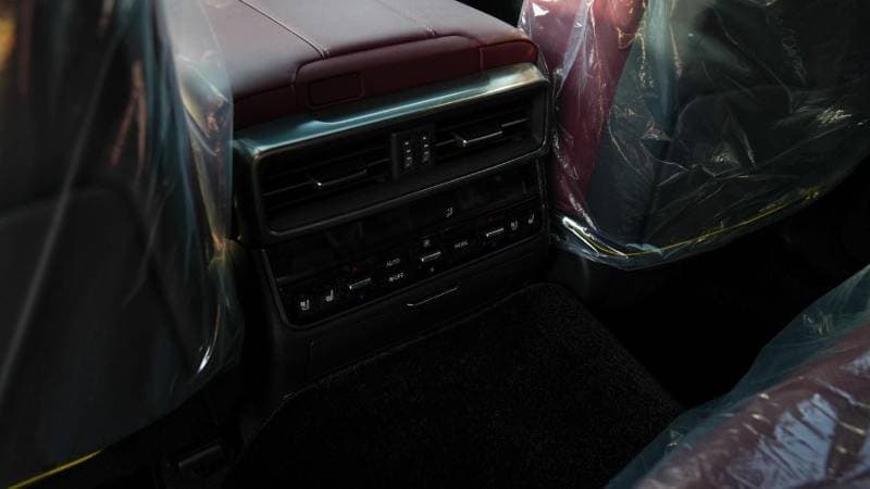 2026 Lexus LX700h SIGNATURE thumbnail 5