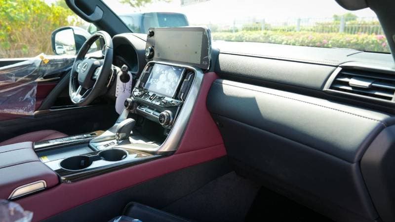 2026 Lexus LX700h SIGNATURE thumbnail 6