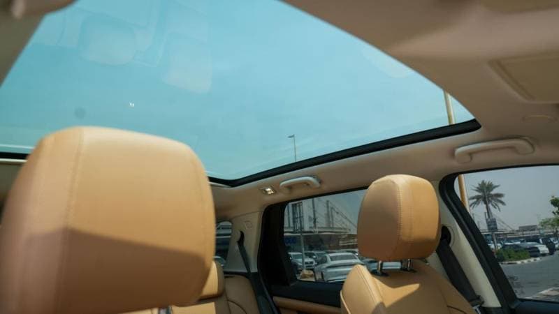 2025 Land Rover Discovery Sport thumbnail 7