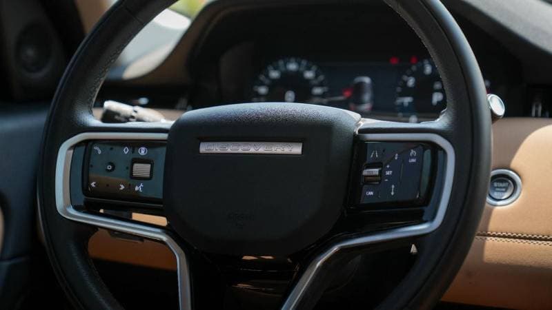 2025 Land Rover Discovery Sport thumbnail 6