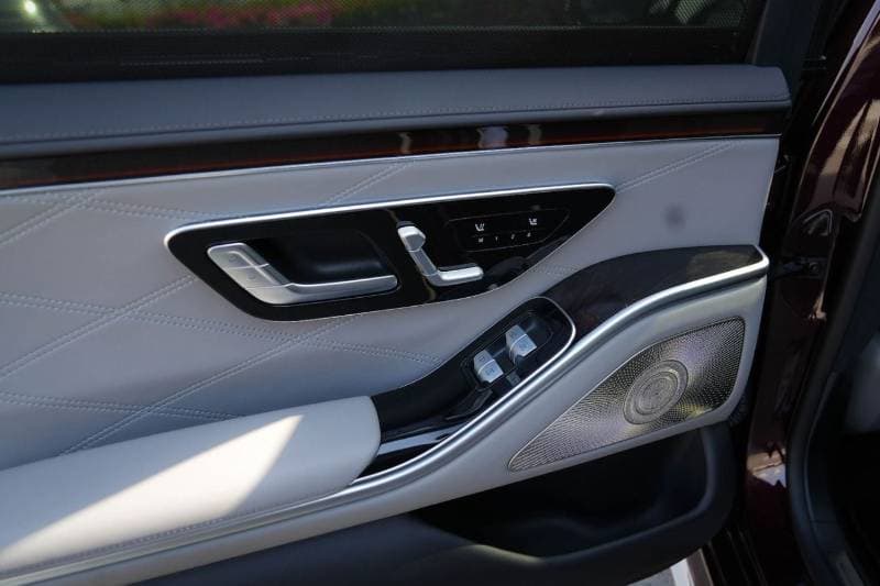 2024 Mercedes Benz S63 AMG E PERFORMANCE thumbnail 7