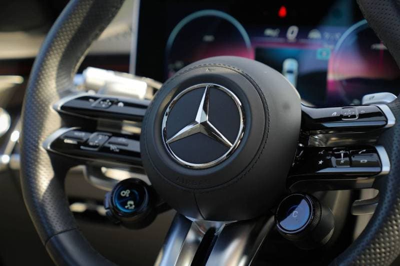 2024 Mercedes Benz S63 AMG E PERFORMANCE thumbnail 5