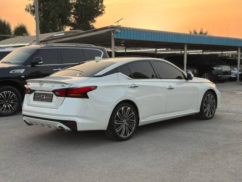 2024 Nissan Altima SL thumbnail 5