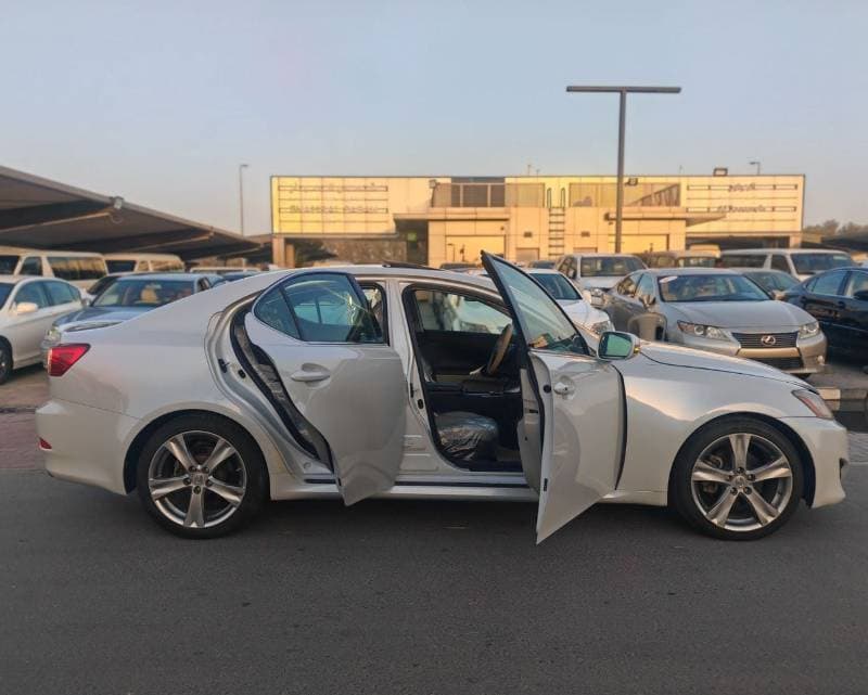 2011 Lexus IS300 LEATHER thumbnail 3