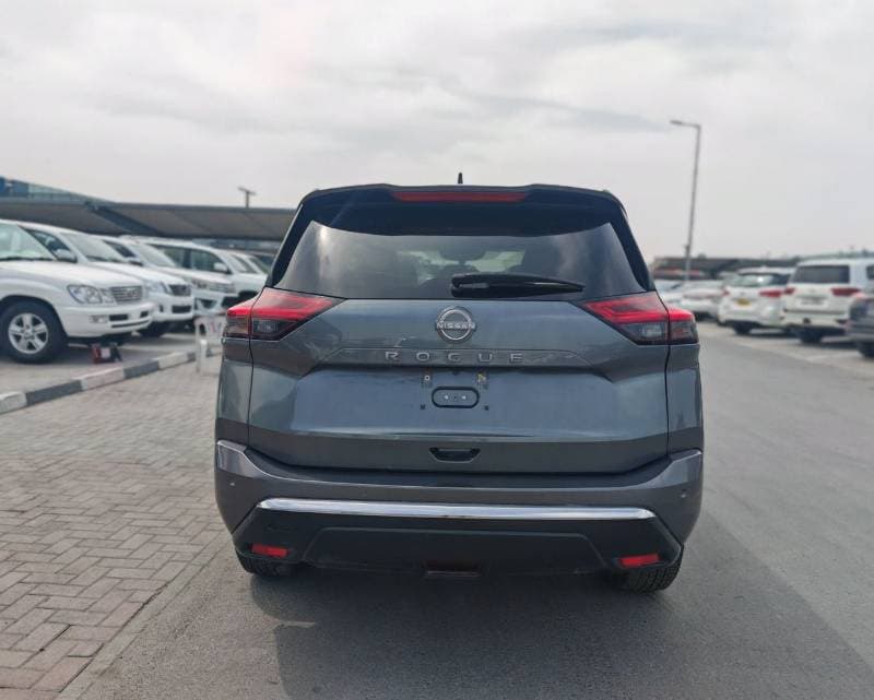 2024 Nissan Rogue PLATINUM thumbnail 4