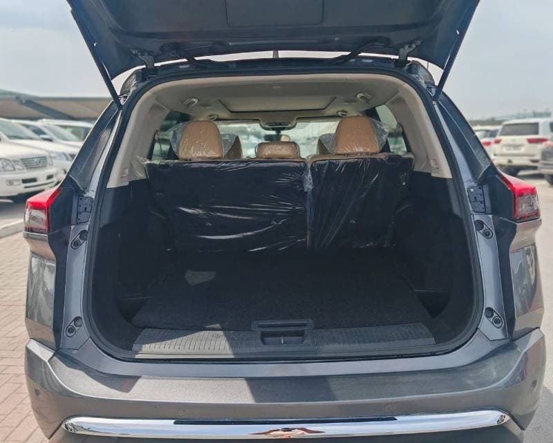 2024 Nissan Rogue PLATINUM thumbnail 6