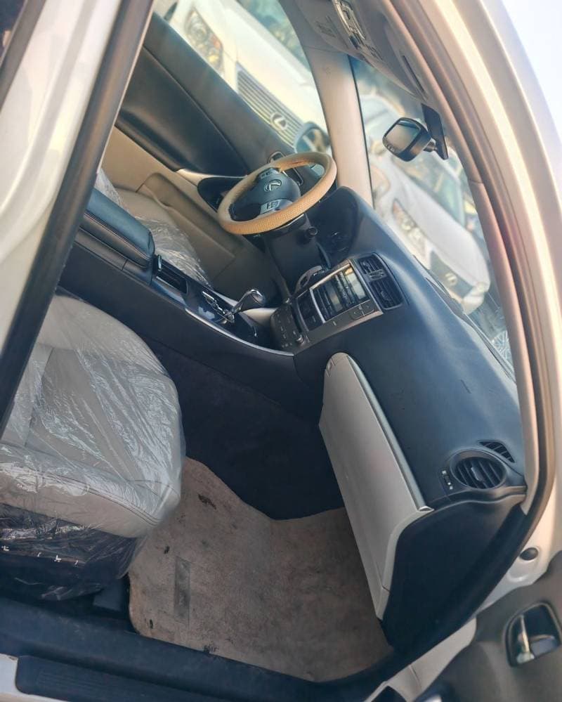 2011 Lexus IS300 LEATHER thumbnail 7