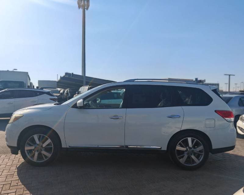 2015 Nissan Pathfinder CLASSIC XE thumbnail 2
