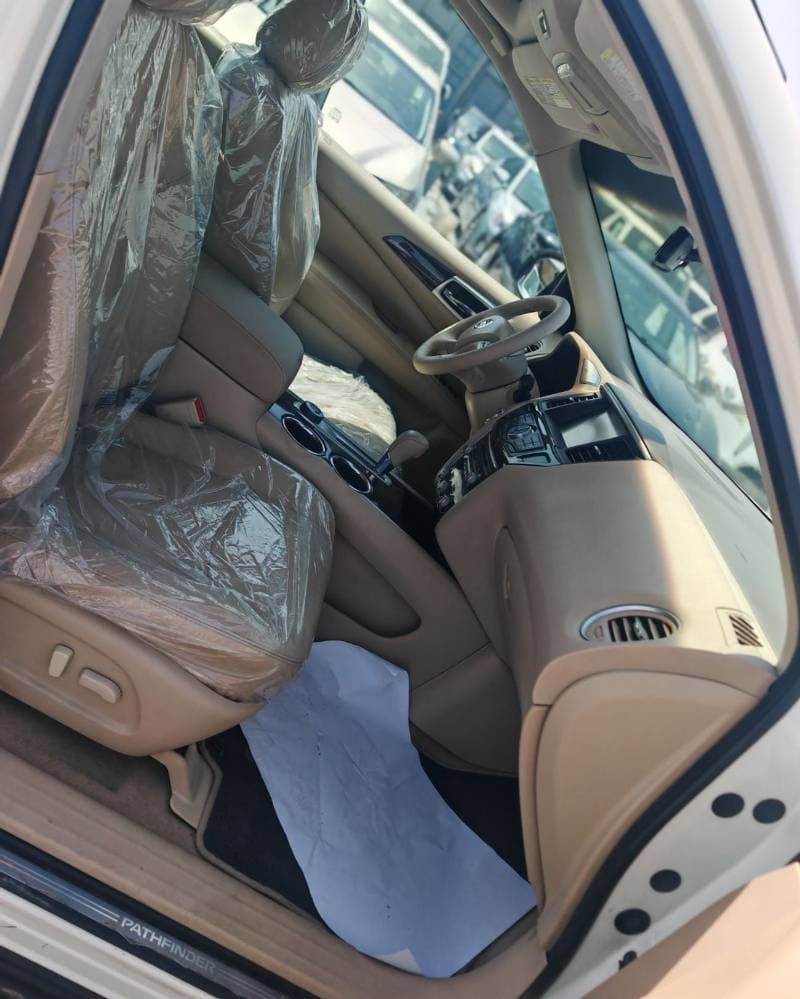 2014 Nissan Pathfinder SL thumbnail 2