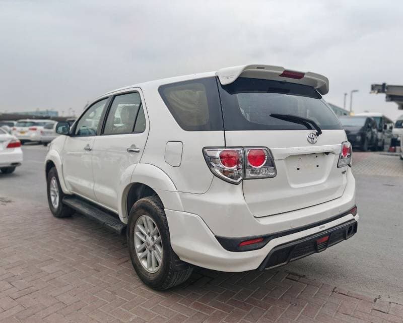 2015 Toyota Fortuner 60TH thumbnail 3