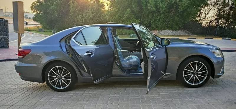 2013 Lexus LS460 PREMIER LWB thumbnail 2