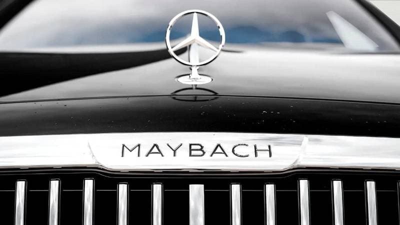 2027 Mercedes Maybach S580 Maybach thumbnail 3