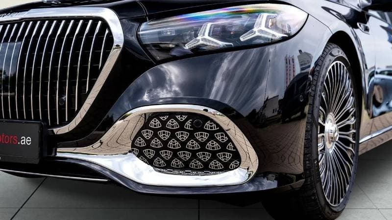 2027 Mercedes Maybach S580 Maybach thumbnail 2