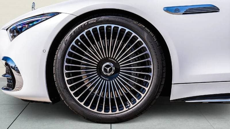 2025 Mercedes Maybach S680 Maybach thumbnail 4