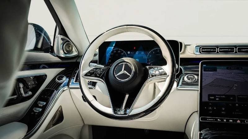 2023 Mercedes Maybach S680 Maybach thumbnail 8