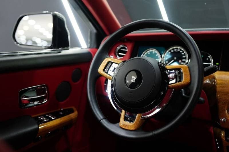 2018 Rolls Royce Phantom STANDARD thumbnail 3
