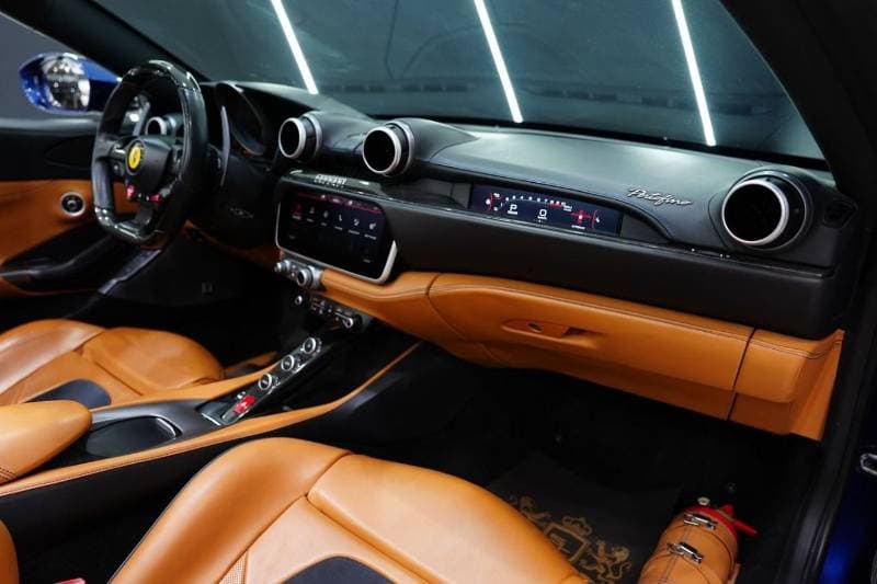 2019 Ferrari Portofino STANDARD thumbnail 8
