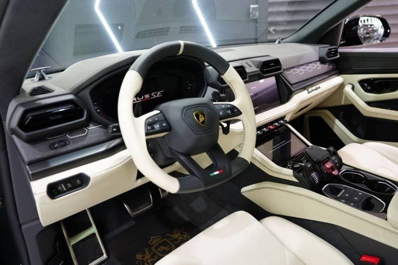 2025 Lamborghini Urus SE thumbnail 5