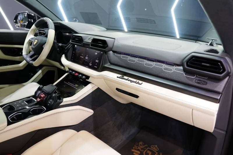 2025 Lamborghini Urus SE thumbnail 8