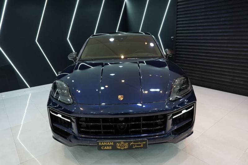 2025 Porsche Cayenne GTS thumbnail 2