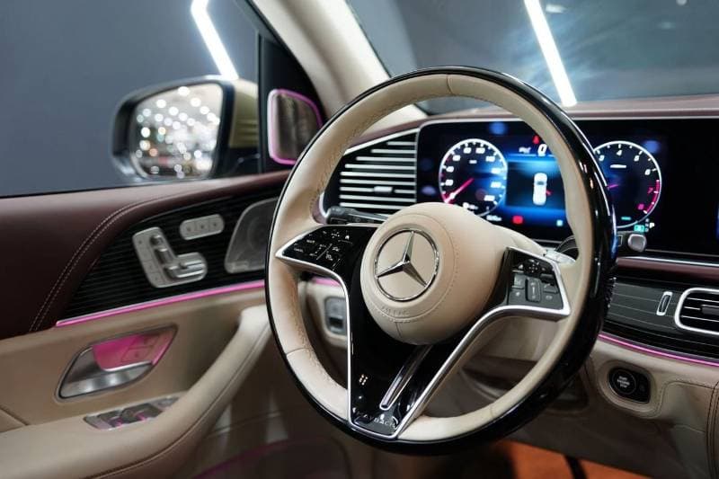 2024 Mercedes Benz 600 Maybach thumbnail 4