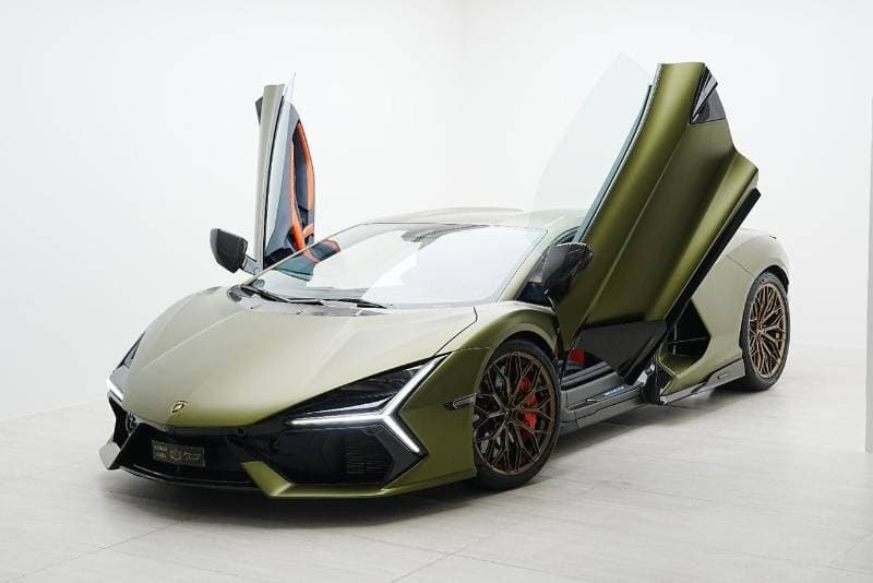 2025 Lamborghini Revuelto STANDARD