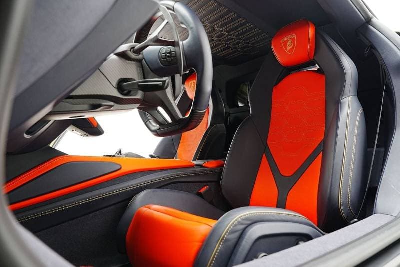 2025 Lamborghini Revuelto STANDARD thumbnail 6