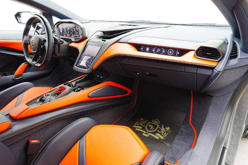 2025 Lamborghini Revuelto STANDARD thumbnail 7