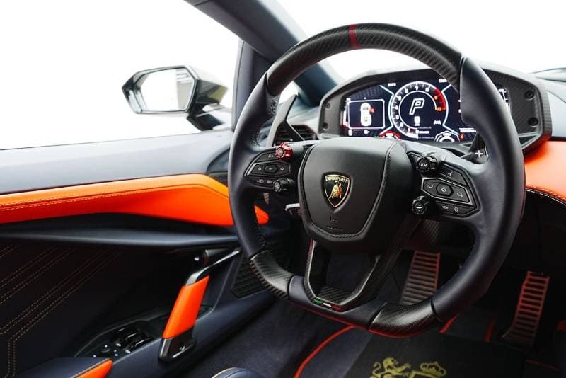 2025 Lamborghini Revuelto STANDARD thumbnail 4