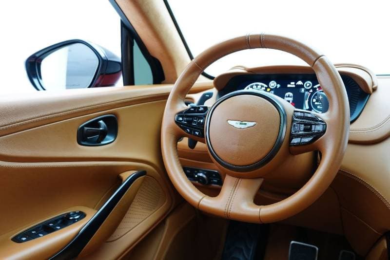 2021 Aston Martin DBX STANDARD thumbnail 4