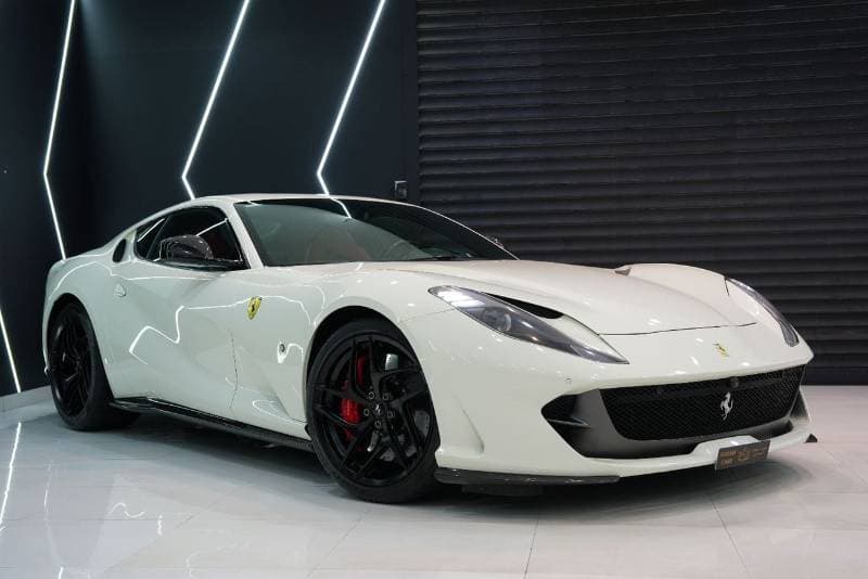 2019 Ferrari 812 SUPERFAST thumbnail 3