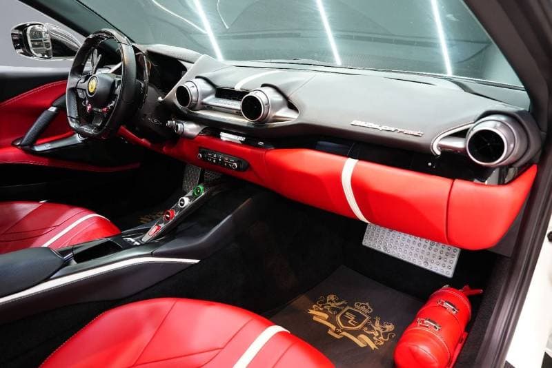 2019 Ferrari 812 SUPERFAST thumbnail 7