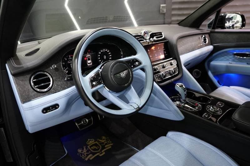 2025 Bentley Bentayga Azure thumbnail 5