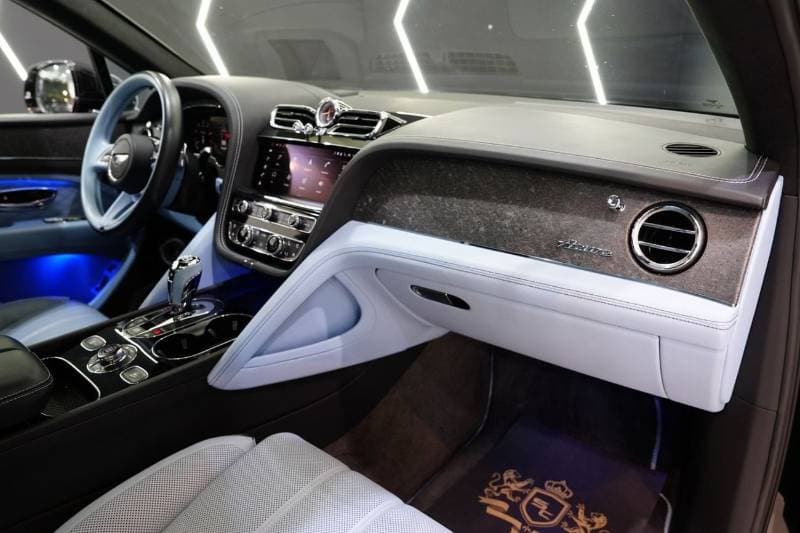 2025 Bentley Bentayga Azure thumbnail 8