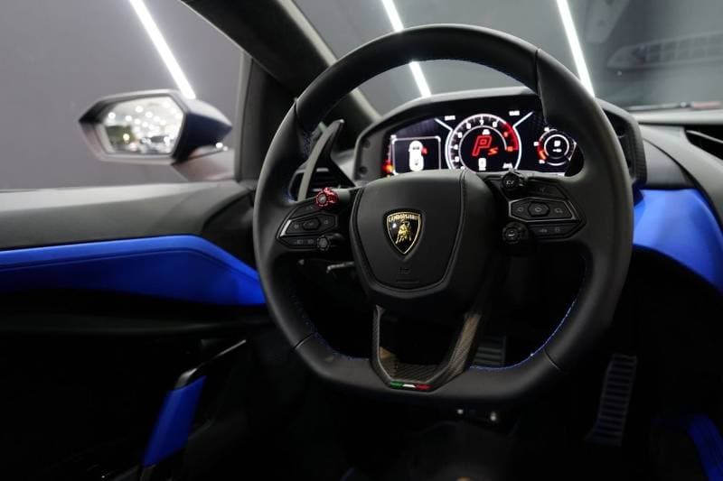 2024 Lamborghini Revuelto Standard thumbnail 4