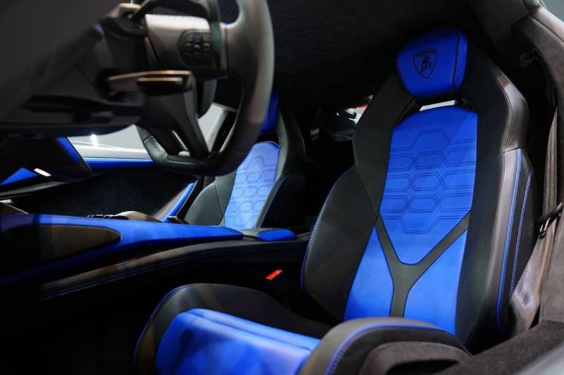 2024 Lamborghini Revuelto Standard thumbnail 6