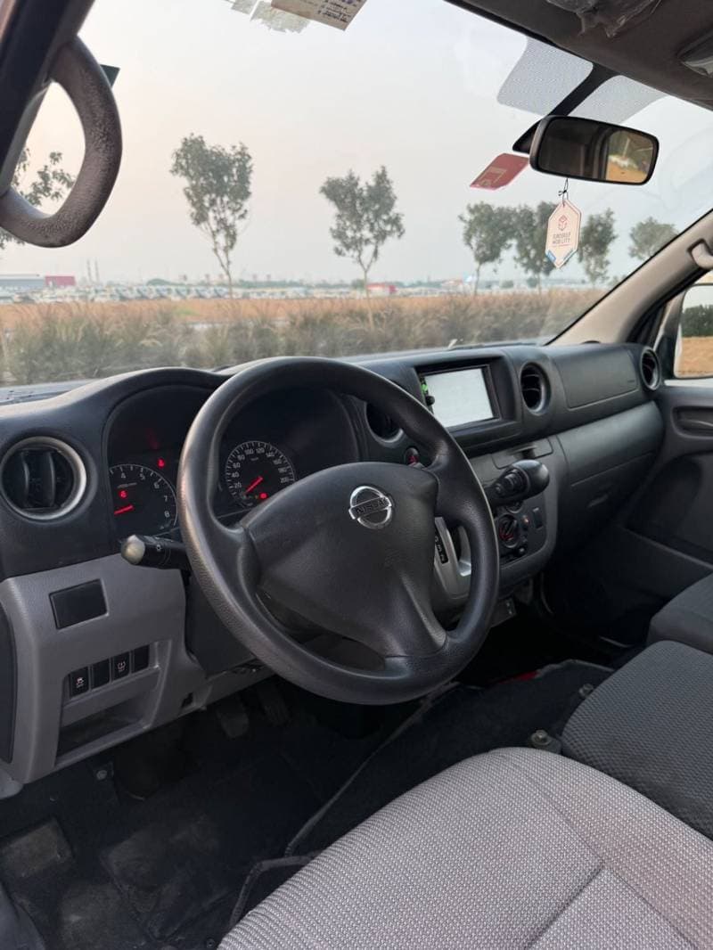 2021 Nissan Urvan STANDARD thumbnail 4