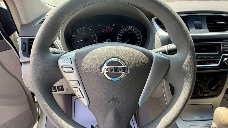 2020 Nissan Sentra SV thumbnail 6