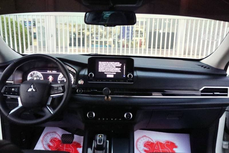 2024 Mitsubishi Outlander PHEV thumbnail 7
