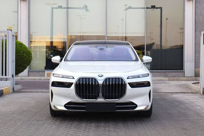 2026 BMW 735i EXCELLENCE thumbnail 2