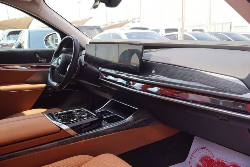 2026 BMW 735i EXCELLENCE thumbnail 4