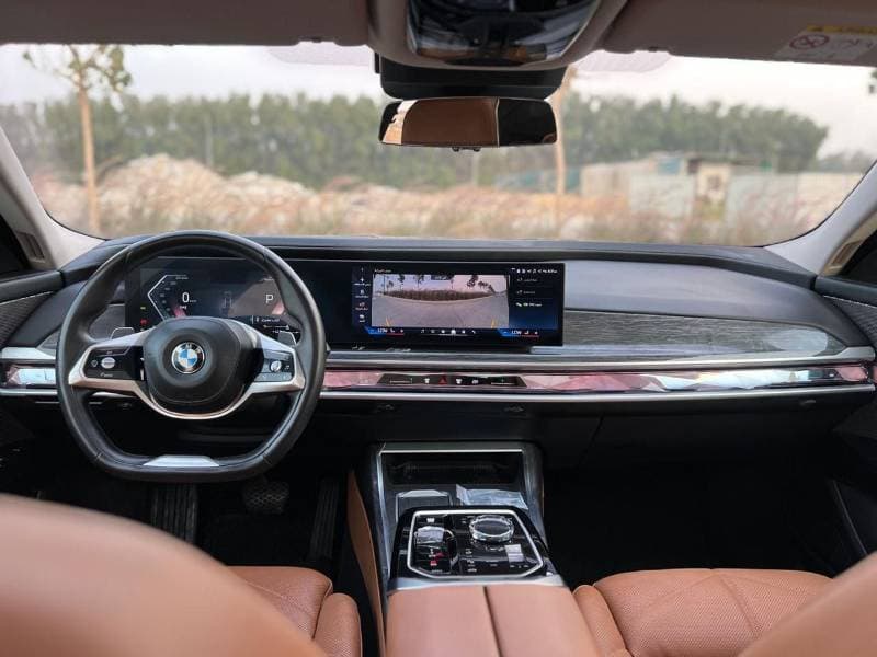 2025 BMW 735i MASTERCLASS PURE EXCELLENCE thumbnail 5