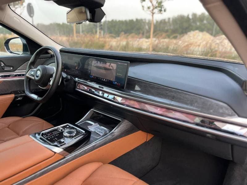 2025 BMW 735i MASTERCLASS PURE EXCELLENCE thumbnail 8
