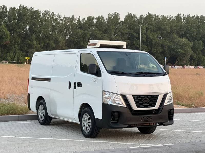 2022 Nissan Urvan STANDARD thumbnail 2